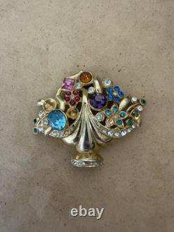 1940s Unsigned Trifari Flower Basket Rhinestone Brooch Pin 2