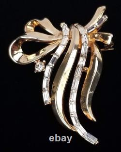 1950 TRIFARI PAT PEND ALFRED PHILIPPE Pin/Pendant Brooch Rhinestone Gold Tone