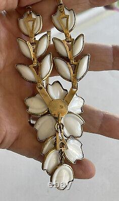 1952 TRIFARI Alfred Philippe Poured Milk Glass CAMELLIA Flower Tulip Necklace