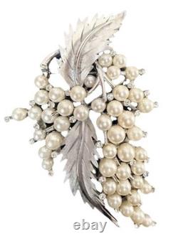 Alfred Philippe CROWN TRIFARI Signed Grape Leaf and Pearl Silver-tone Brooch LRG