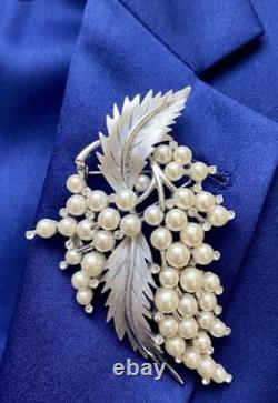 Alfred Philippe CROWN TRIFARI Signed Grape Leaf and Pearl Silver-tone Brooch LRG