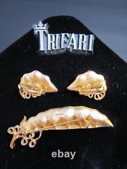 Alfred Philippe Crown Trifari Green Enamel Pearl Peas In A Pod Brooch & Earrings