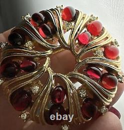 Alfred philippe trifari brooch with red glass cabochon