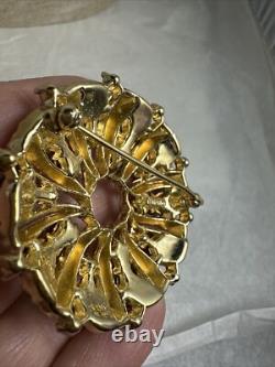 Alfred philippe trifari brooch with red glass cabochon