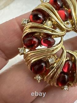 Alfred philippe trifari brooch with red glass cabochon