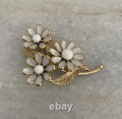 Beautiful Vintage Alfred Philippe Crown Trifari Poured Glass Flower Brooch Pin