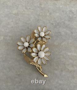 Beautiful Vintage Alfred Philippe Crown Trifari Poured Glass Flower Brooch Pin