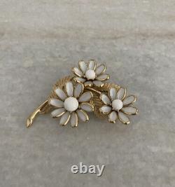 Beautiful Vintage Alfred Philippe Crown Trifari Poured Glass Flower Brooch Pin