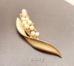 CROWN TRIFARI Alfred Philippe Pearl and Gray Rhinestone Leaf Pin Book Piece