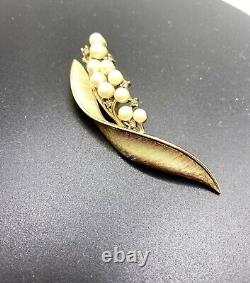 CROWN TRIFARI Alfred Philippe Pearl and Gray Rhinestone Leaf Pin Book Piece