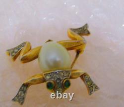 Crown Trifari Alfred Philippe Faux Pearl Jelly Belly Frog Brooch 1950 Signed