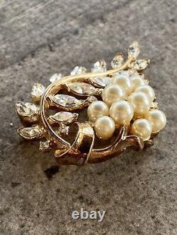 Crown Trifari Alfred Philippe Gold Tone Rhinestones Faux Pearls Brooch Pin