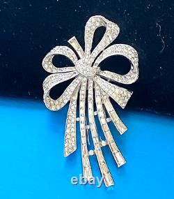 Crown Trifari Alfred Philippe Pave' & Baguette Crystals Rhodium Bow Fur Clip