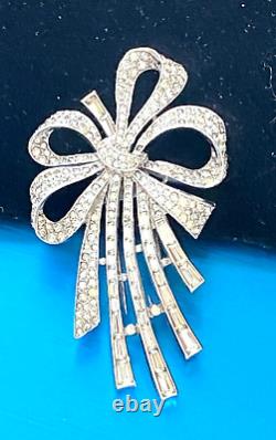 Crown Trifari Alfred Philippe Pave' & Baguette Crystals Rhodium Bow Fur Clip