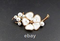 Crown Trifari Alfred Philippe Poured Milk Glass Flower Berries Brooch Gold Tone