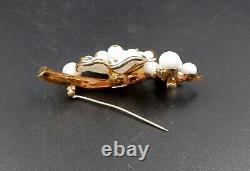 Crown Trifari Alfred Philippe Poured Milk Glass Flower Berries Brooch Gold Tone