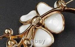 Crown Trifari Alfred Philippe Poured Milk Glass Flower Berries Brooch Gold Tone