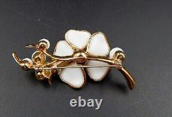 Crown Trifari Alfred Philippe Poured Milk Glass Flower Berries Brooch Gold Tone