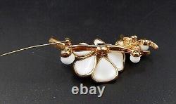 Crown Trifari Alfred Philippe Poured Milk Glass Flower Berries Brooch Gold Tone