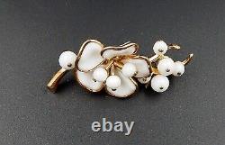Crown Trifari Alfred Philippe Poured Milk Glass Flower Berries Brooch Gold Tone
