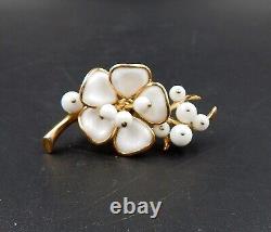 Crown Trifari Alfred Philippe Poured Milk Glass Flower Berries Brooch Gold Tone