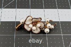 Crown Trifari Alfred Philippe Poured Milk Glass Flower Berries Brooch Gold Tone