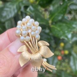 Crown Trifari Alfred Philippe Vintage Pearl Brooch Estate Jewelry Pre-Owned