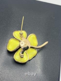 Crown Trifari Alfred Philippe yellow daisy flower molded gold tone brooch pin