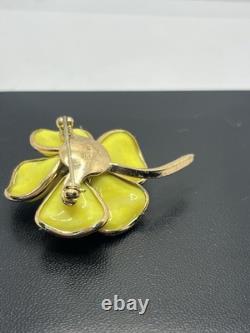 Crown Trifari Alfred Philippe yellow daisy flower molded gold tone brooch pin