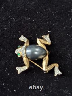 Crown Trifari Jelly Belly Frog Brooch Pin Jeweled Alfred Philippe Cabochon