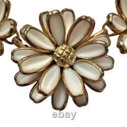 Crown Trifari Poured Milk Glass Daisy Flower Necklace Alfred Philippe VTG 1950s