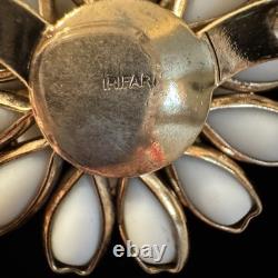 Crown Trifari Poured Milk Glass Daisy Flower Necklace Alfred Philippe VTG 1950s