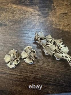 Crown Trifari White Milk Glass Tulip Flower Brooch & Clip On Earrings Set