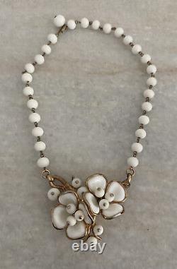 Gorgeous Vintage Crown Trifari Alfred Philippe Poured Milk Glass Necklace