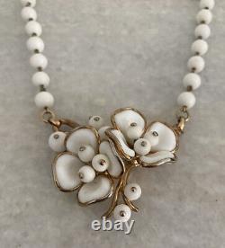Gorgeous Vintage Crown Trifari Alfred Philippe Poured Milk Glass Necklace