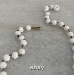Gorgeous Vintage Crown Trifari Alfred Philippe Poured Milk Glass Necklace