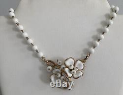 Gorgeous Vintage Crown Trifari Alfred Philippe Poured Milk Glass Necklace