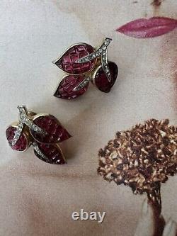 RARE Alfred Philippe TRIFARI INVISIBLE Art Glass Ruby Leaf Earrings Book Piece