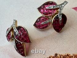 RARE Alfred Philippe TRIFARI INVISIBLE Art Glass Ruby Leaf Earrings Book Piece
