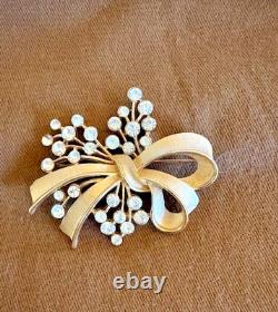 RARE CROWN TRIFARI ALFRED PHILIPPE Brooch Gold Bouquet Crystal Satin Gold Tone
