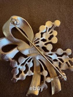 RARE CROWN TRIFARI ALFRED PHILIPPE Brooch Gold Bouquet Crystal Satin Gold Tone