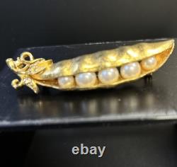 RARE Crown Trifari Peas in a Pod Brooch Alfred Philippe 1960s Gold Tone Pearl