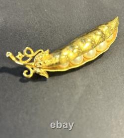 RARE Crown Trifari Peas in a Pod Brooch Alfred Philippe 1960s Gold Tone Pearl