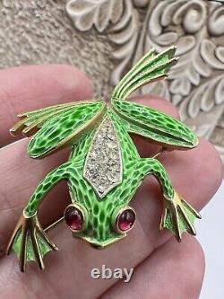 RARE Crown Trifari Vintage Figural Frog, Alfred Philippe Ruby Red Eyes Golden