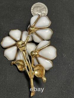 RARE Trifari Alfred Philippe Poured Glass Rhinestone Flowers Fur Pin Brooch 4.5
