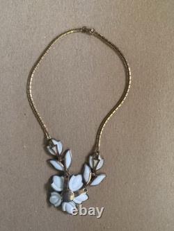 RARE VINTAGE 1950's Crown Trifari Alfred Philippe Whit Milk Glass Dogwood