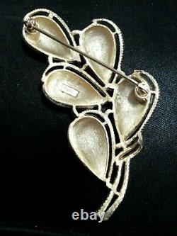 RARE Vintage Signed TRIFARI Alfred Philippe Brushed Gold Tone Floral Brooch Pin