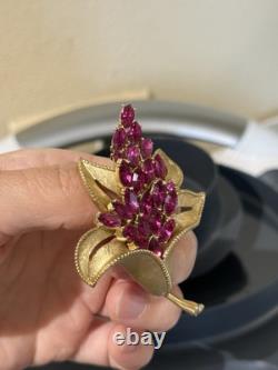 Rare Alfred Philippe Crown Trifari Lily flower Gold fuchsia crystal brooch 1950s