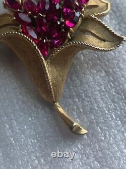 Rare Alfred Philippe Crown Trifari Lily flower Gold fuchsia crystal brooch 1950s