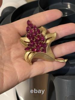 Rare Alfred Philippe Crown Trifari Lily flower Gold fuchsia crystal brooch 1950s